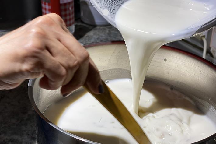 sopa de yogurt mezclar todo al fuego